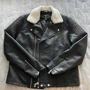 Forever 21 All black leather jacket w/ white fur collar
